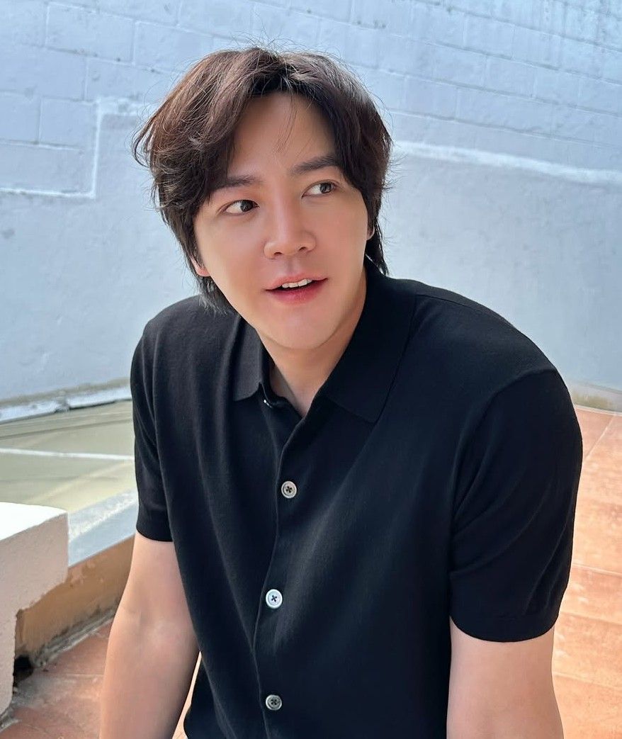 Recent activity shot of Jang Geunsuk