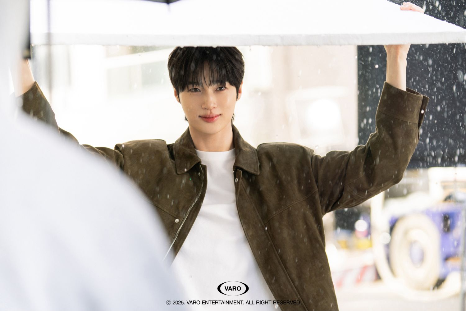Behind-the-scenes cut of Byeon Wooseok