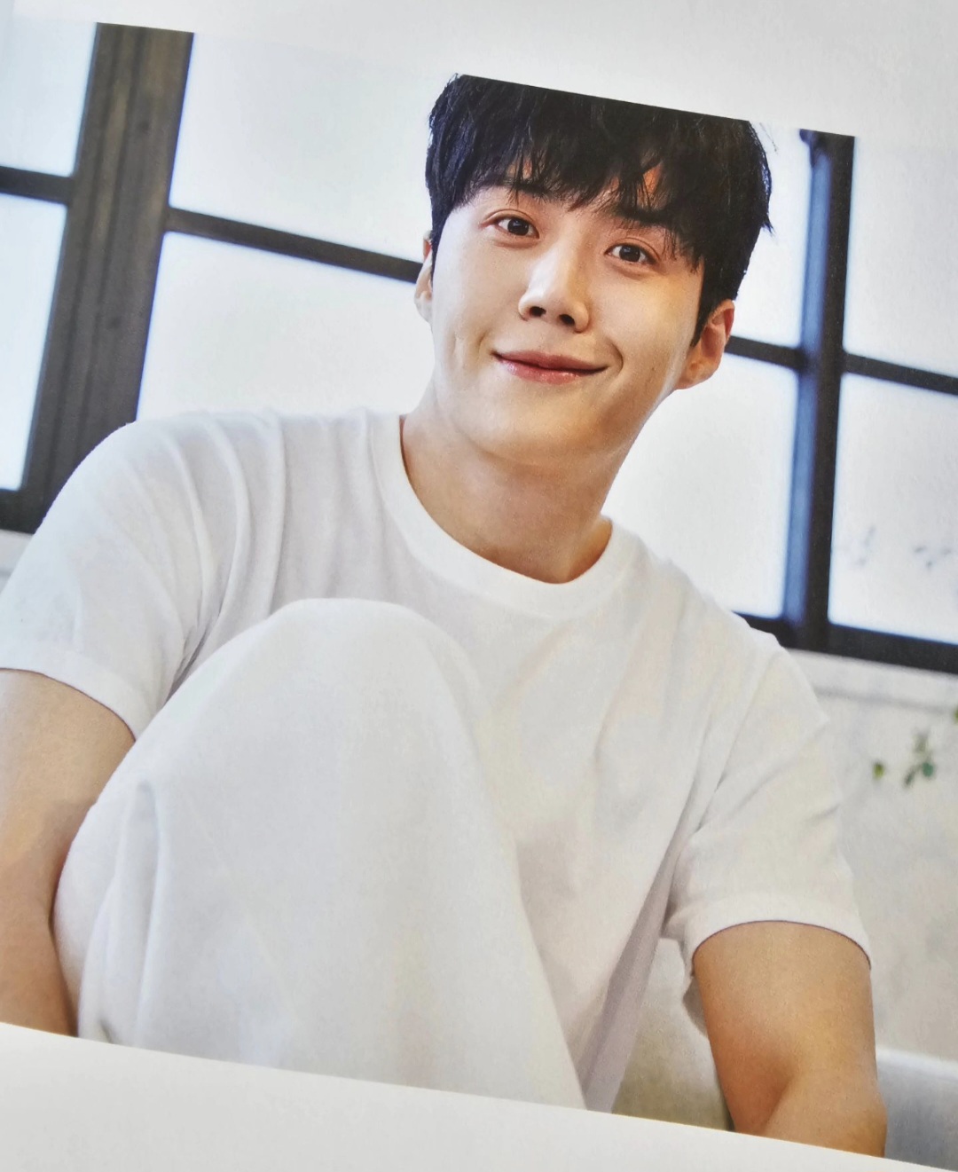 Behind-the-scenes cut of Kim Seonho