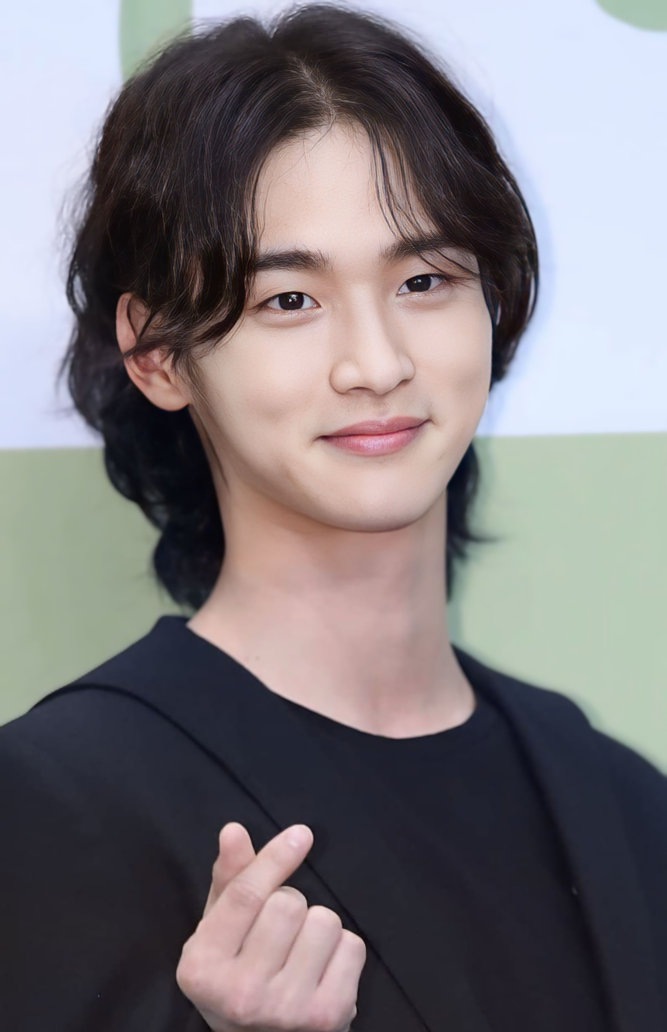 Behind-the-scenes cut of Jang Dongyoon