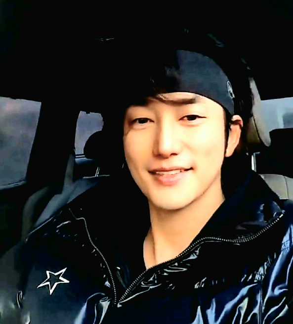 A moment captured by a fan of Park Sihoo