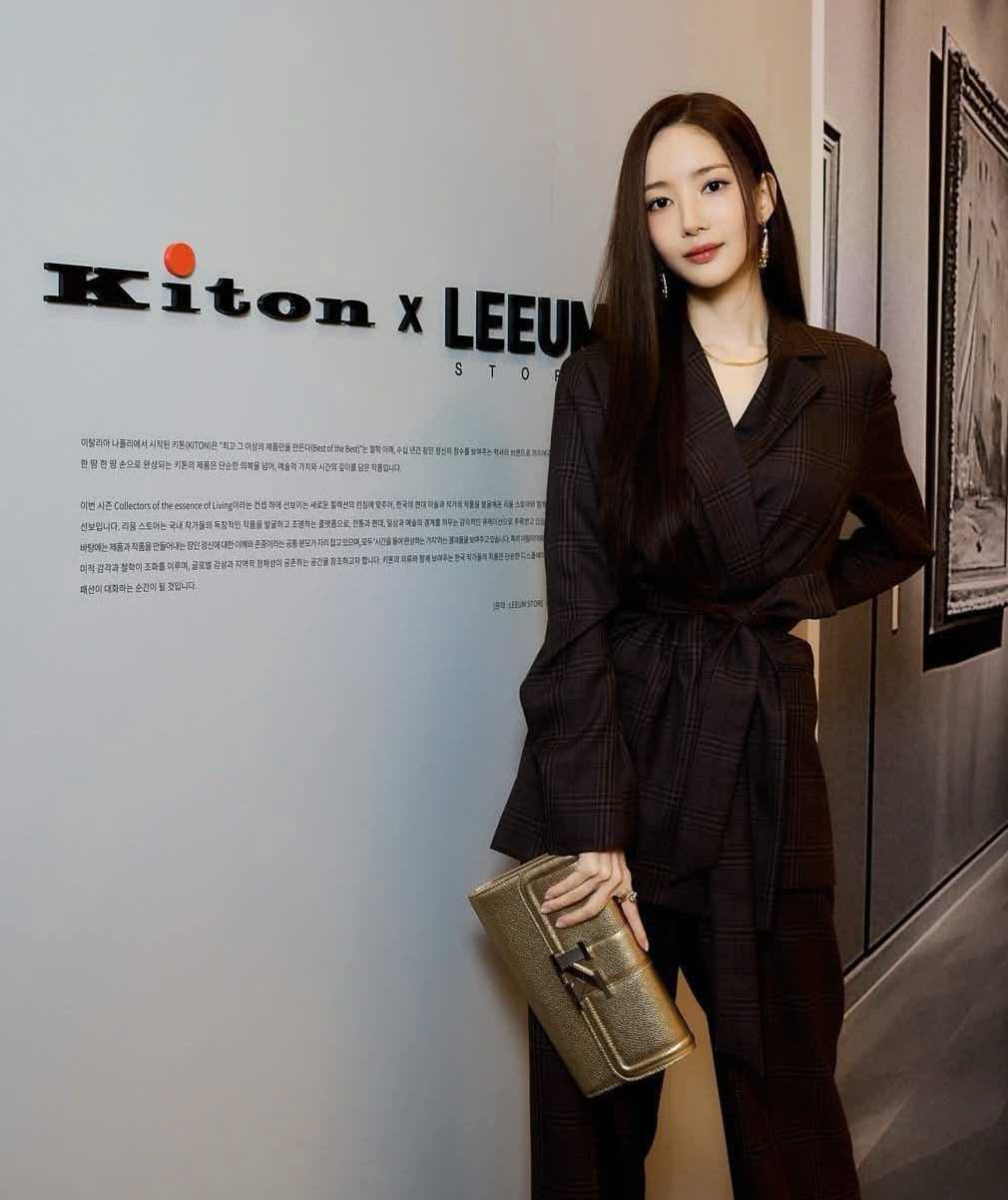 Behind-the-scenes cut of Park Minyoung