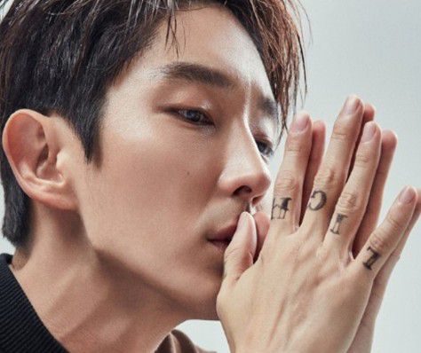 A moment captured by a fan of Lee Joongi