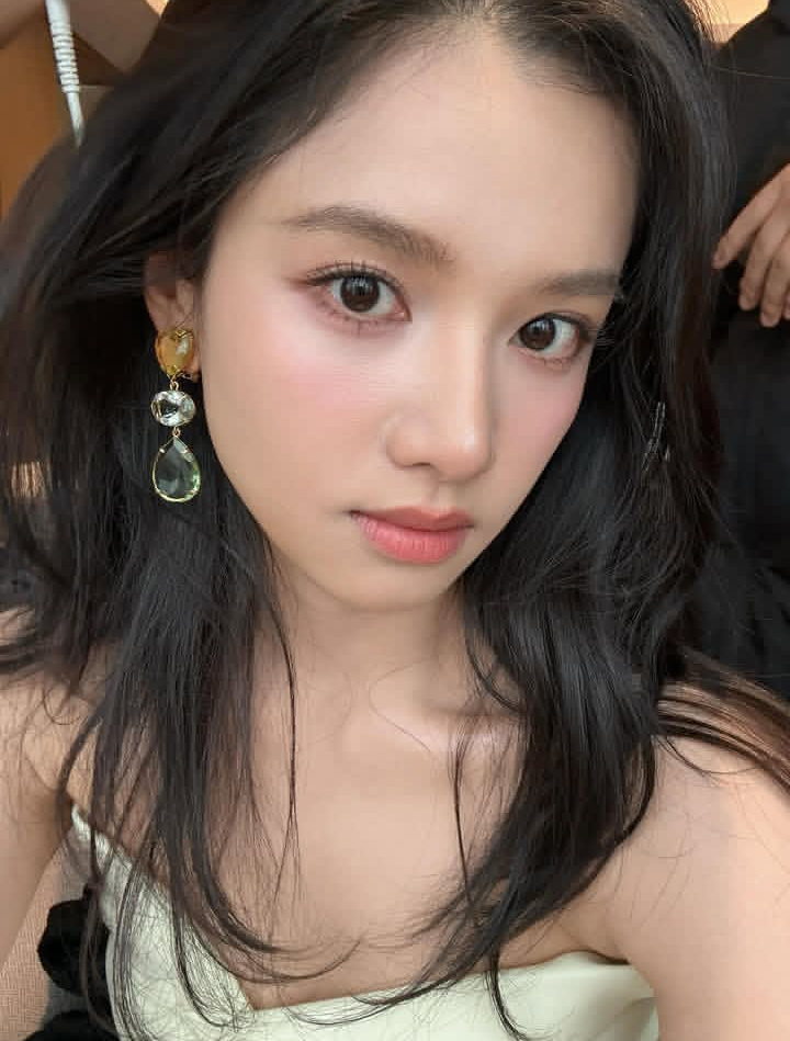 Behind-the-scenes cut of Jingyi Zhang