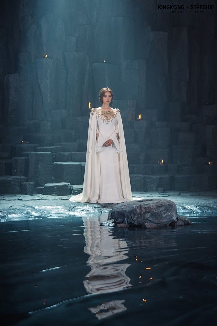 Behind-the-scenes cut of Kim Jiwon