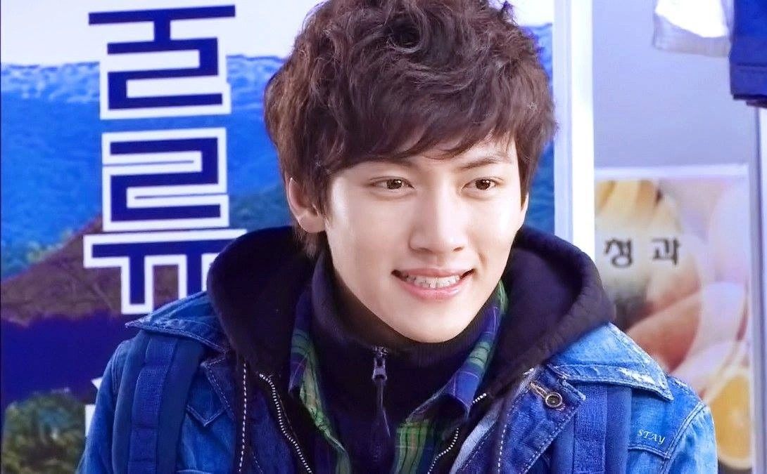 粉丝拍下的池昌旭瞬间