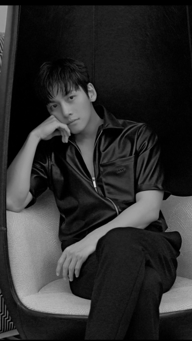 Today's popular wallpaper in Ji Changwook community