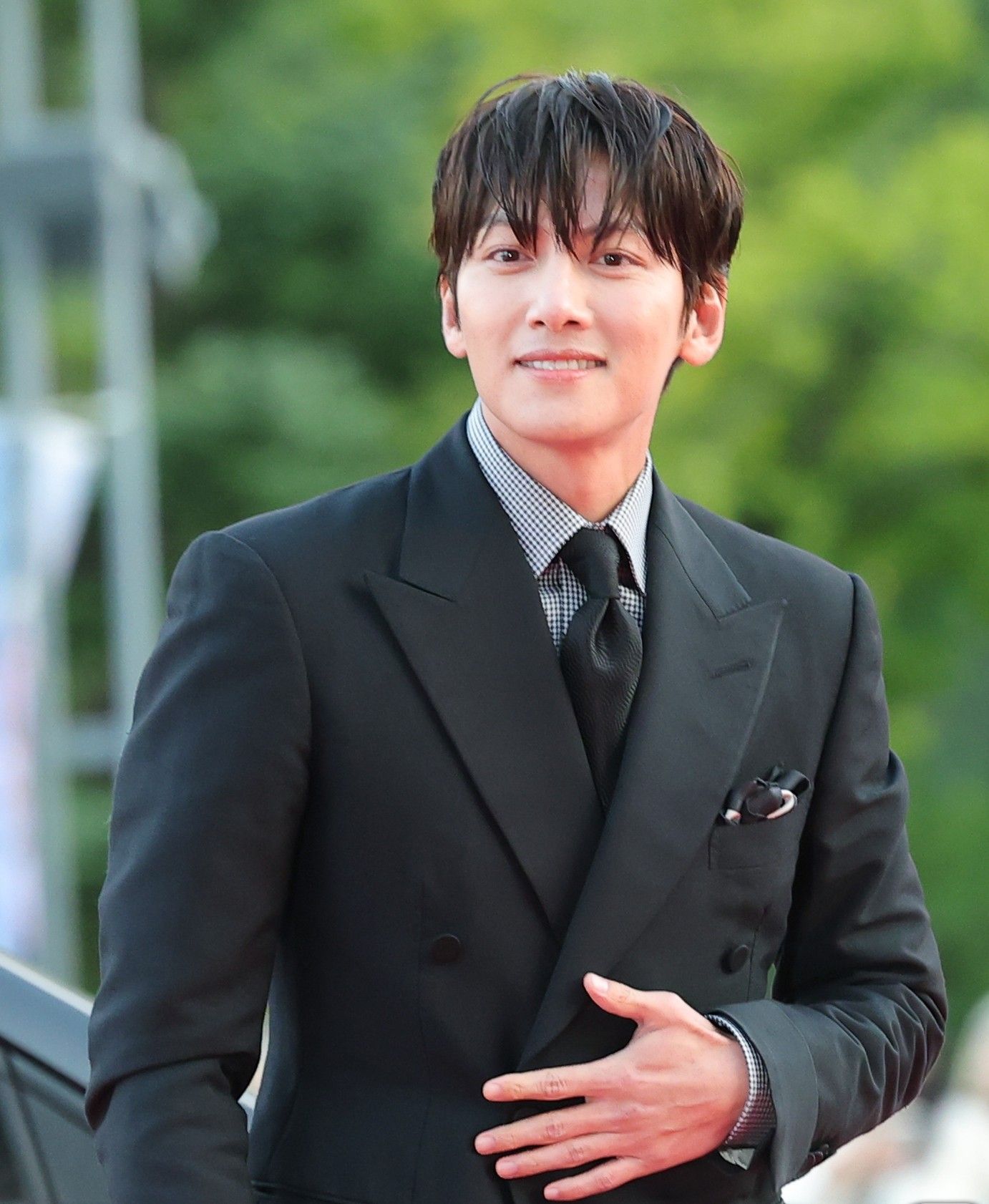 Behind-the-scenes cut of Ji Changwook