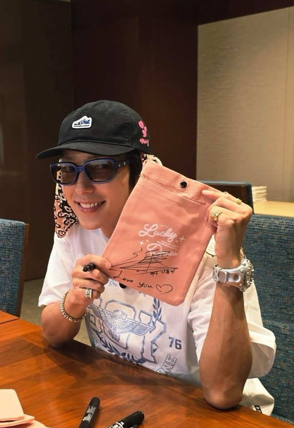 Latest photo of Lee Joongi