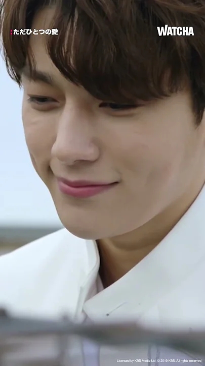 A moment captured by a fan of Kim Myungsoo (L)