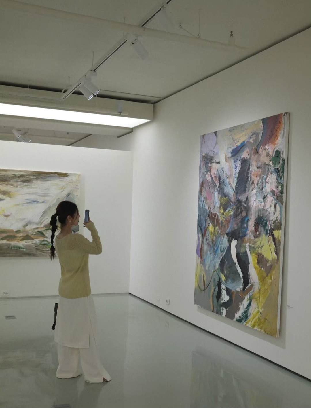 Behind-the-scenes cut of Lee Seyoung