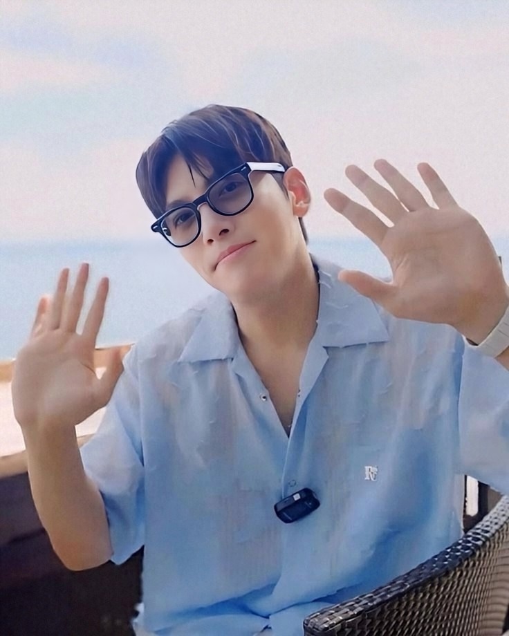 粉絲拍下的池昌旭瞬間