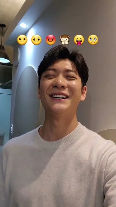 A moment captured by a fan of Kang Taeoh
