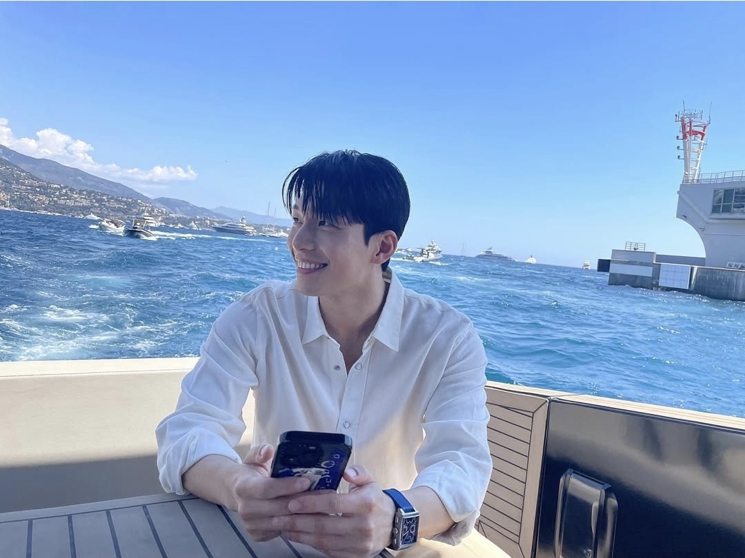 A moment captured by a fan of Wi Hajoon
