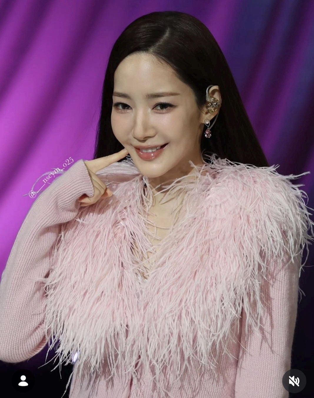 パク・ミニョンのビハインドカット