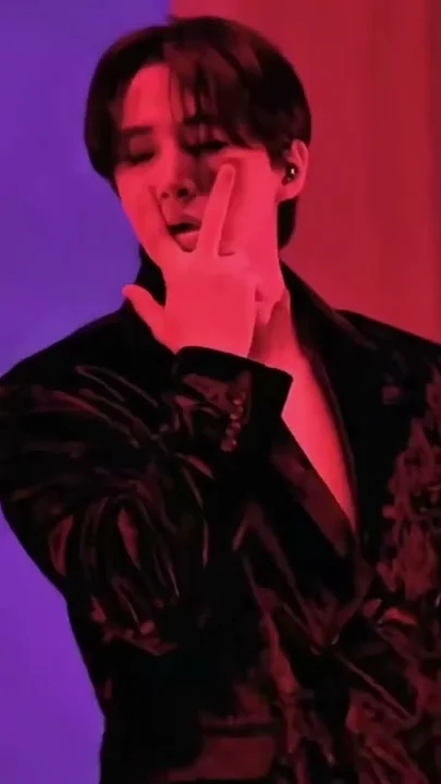 Behind-the-scenes cut of Lee Junho