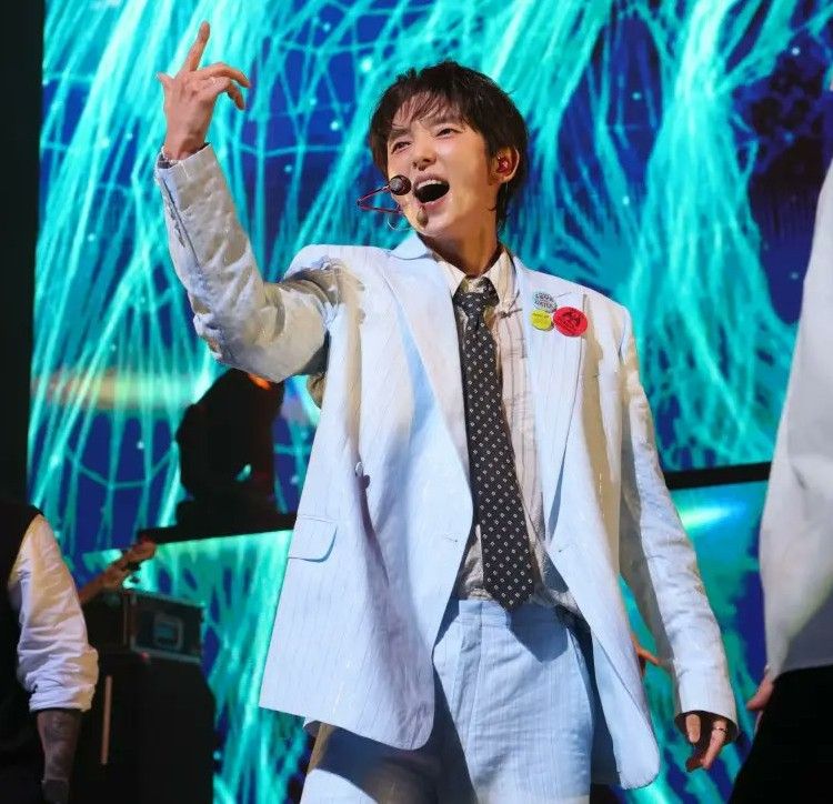 A moment captured by a fan of Lee Joongi