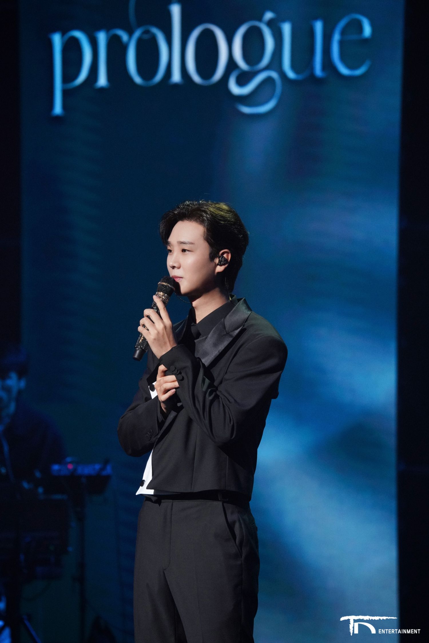 A moment captured by a fan of Song Minjun