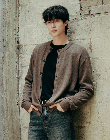 Behind-the-scenes cut of Byeon Wooseok