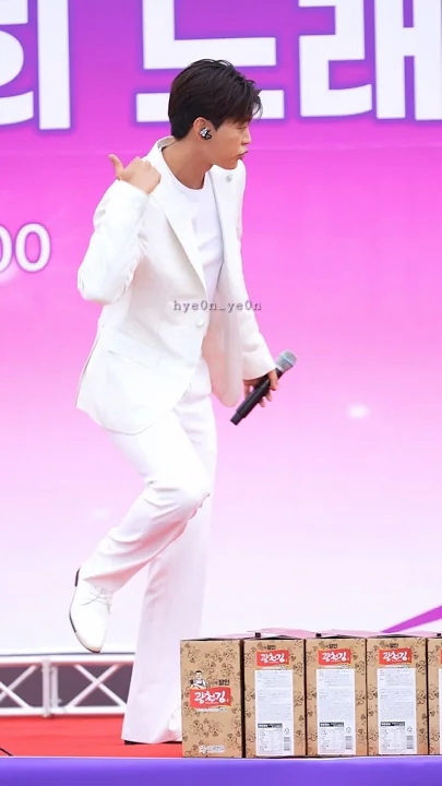Representative background image loved by Park Jihyeon fandom