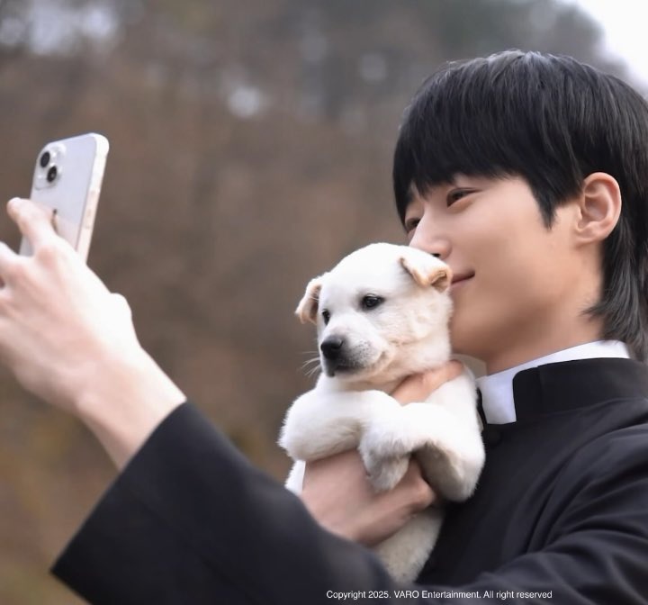 A moment captured by a fan of Byeon Wooseok