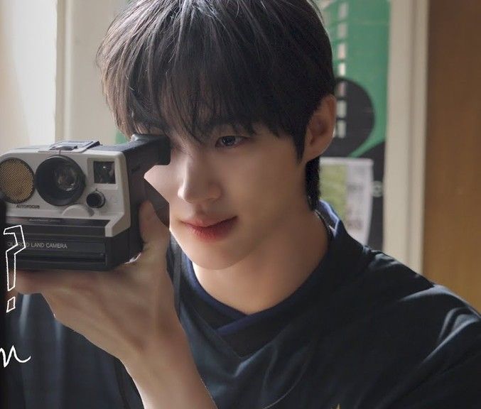 Behind-the-scenes cut of Byeon Wooseok