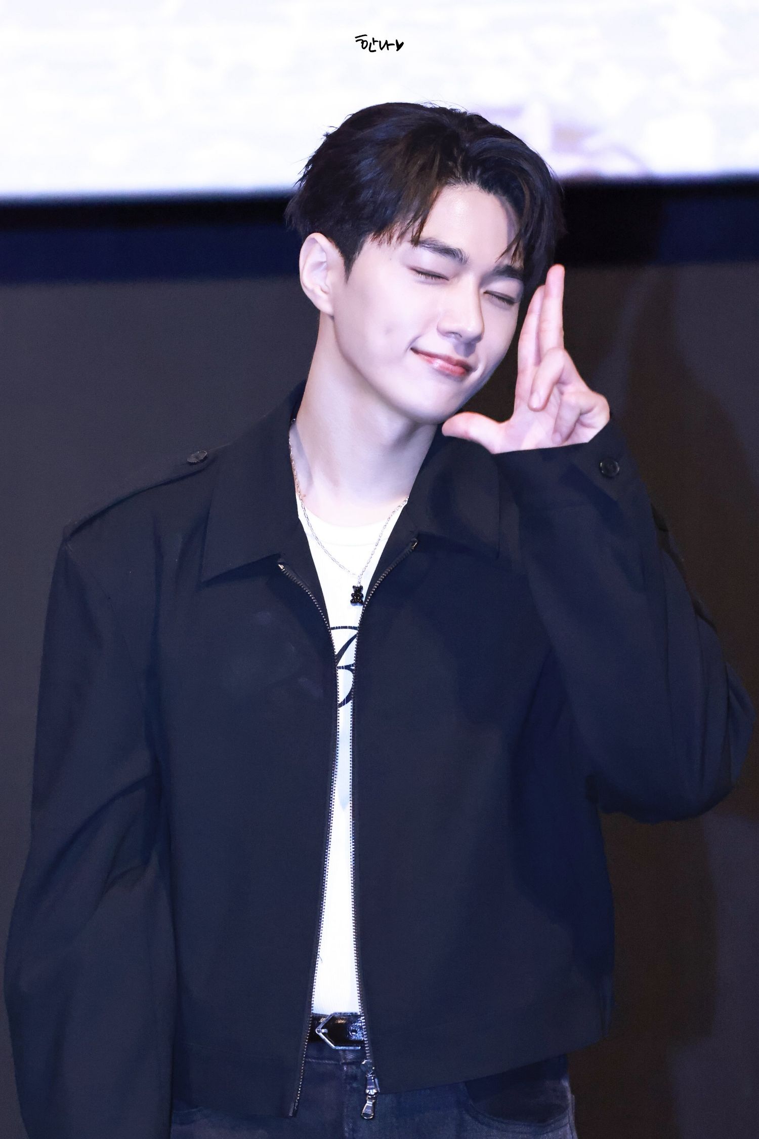 Recent activity shot of Kim Myungsoo (L)