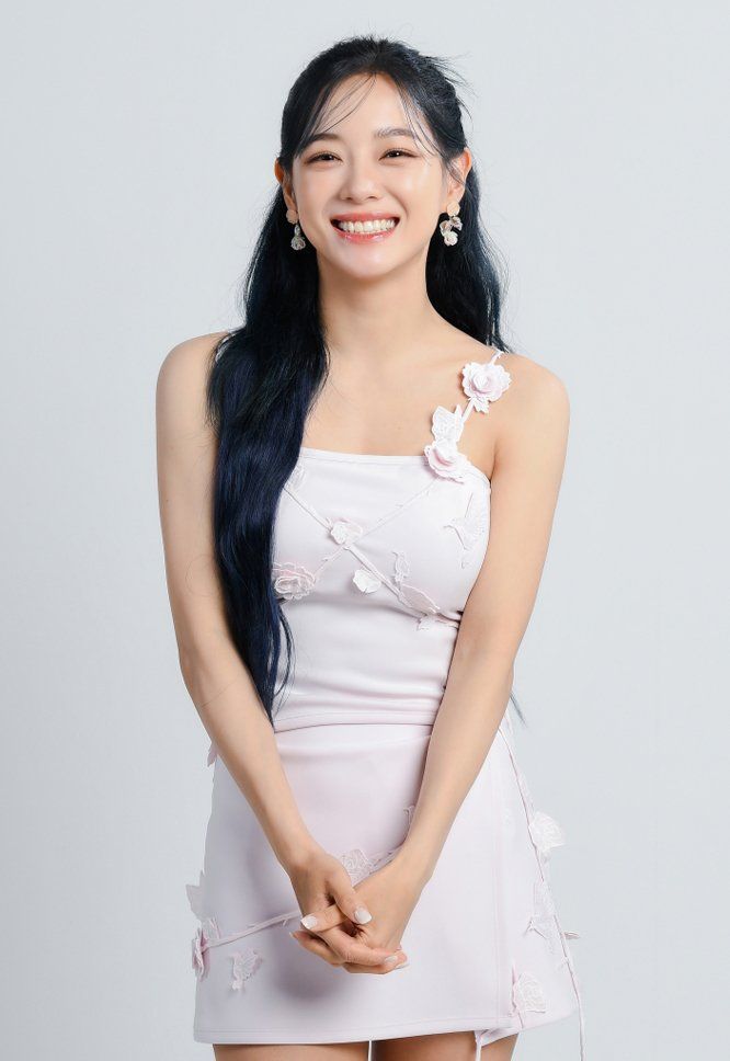 Behind-the-scenes cut of Kim Sejeong