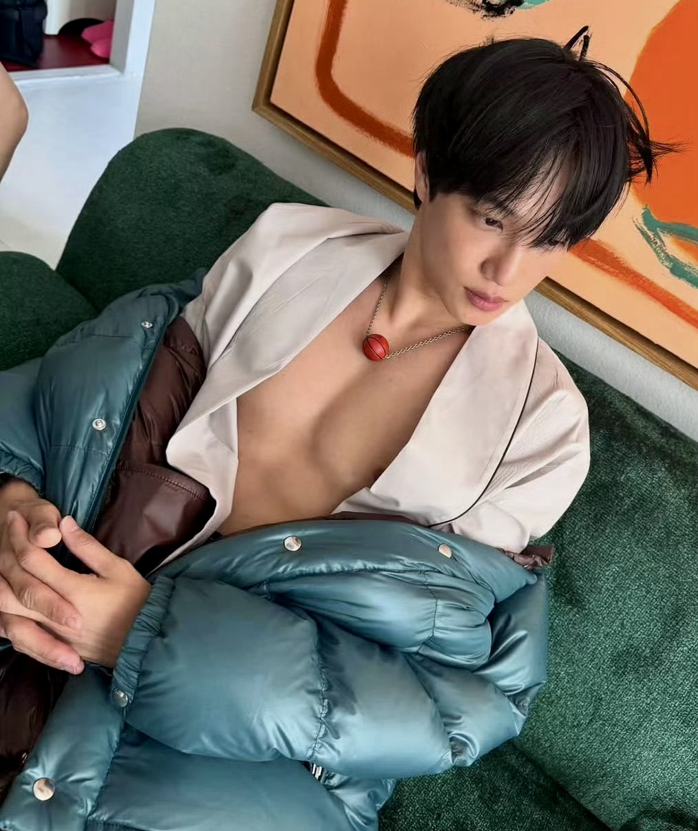 A moment captured by a fan of KAI