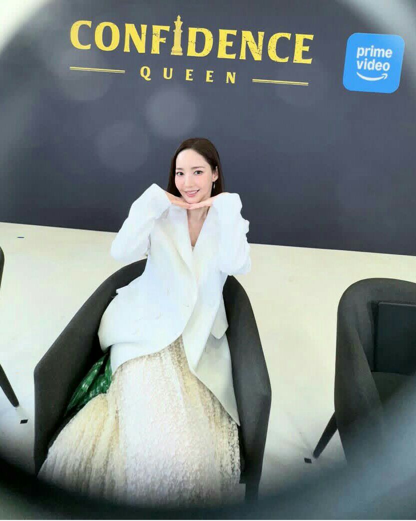 Behind-the-scenes cut of Park Minyoung