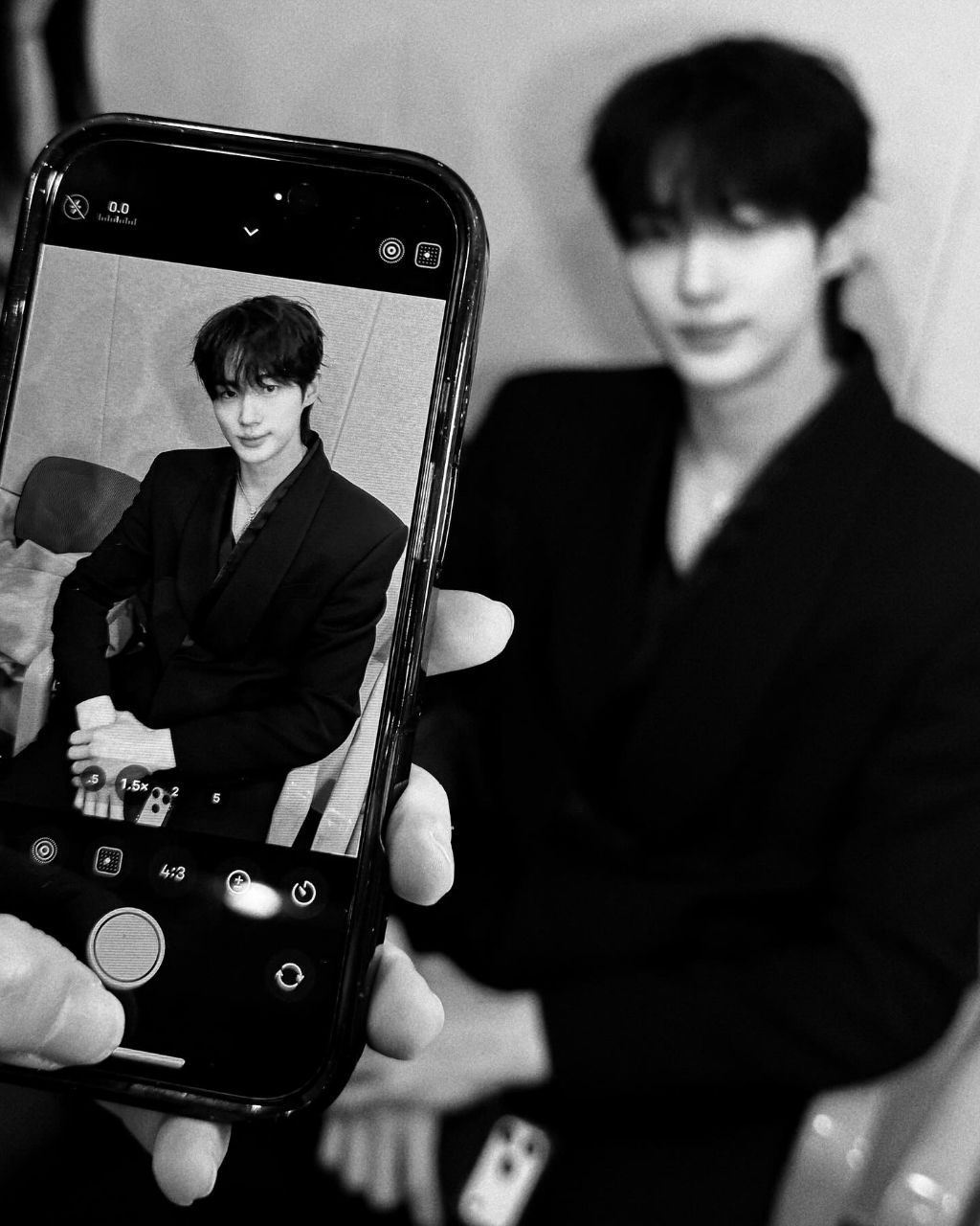 Behind-the-scenes cut of Byeon Wooseok