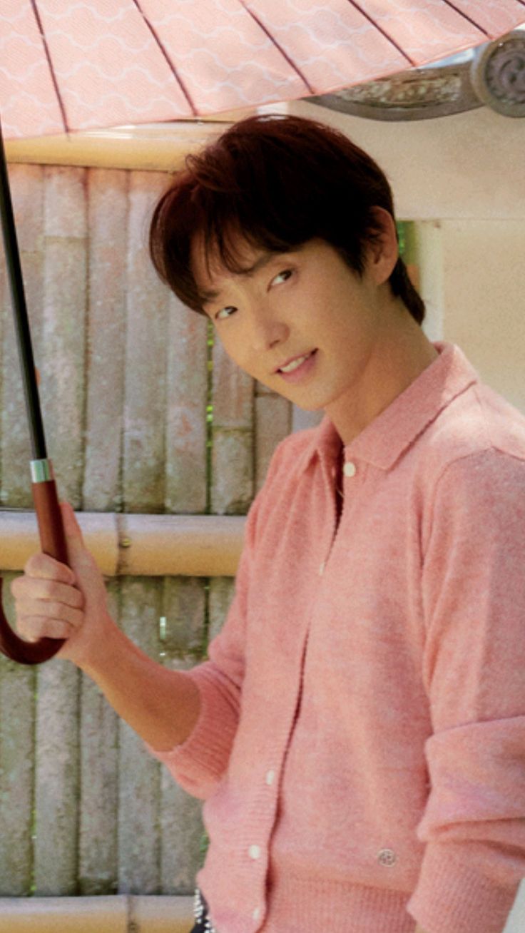 A moment captured by a fan of Lee Joongi