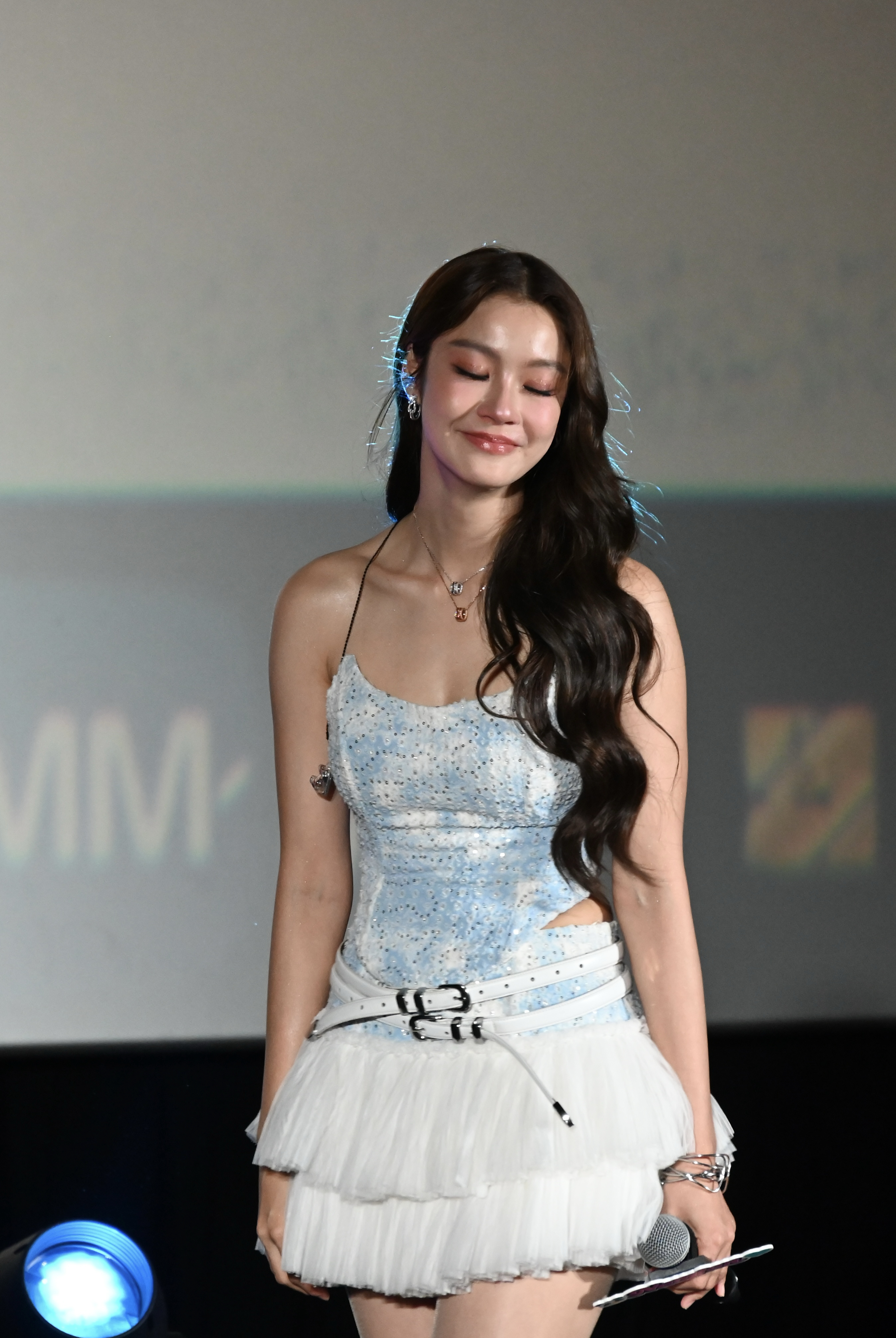 A moment captured by a fan of Namtan Tipnaree Weerawatnodom