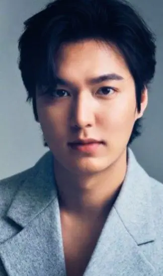 Emotional wallpaper shared by fans for Lee Minho