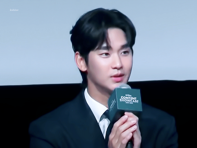 A moment captured by a fan of Kim Soohyun