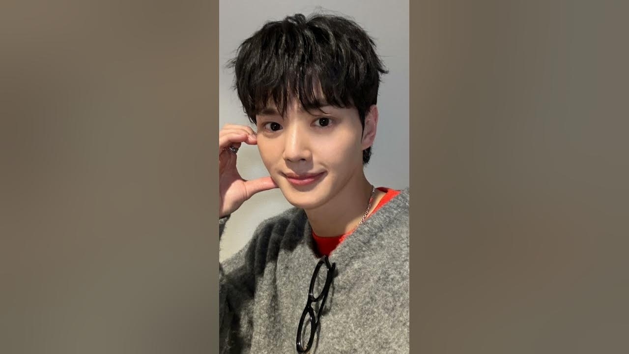 A moment captured by a fan of Song Kang