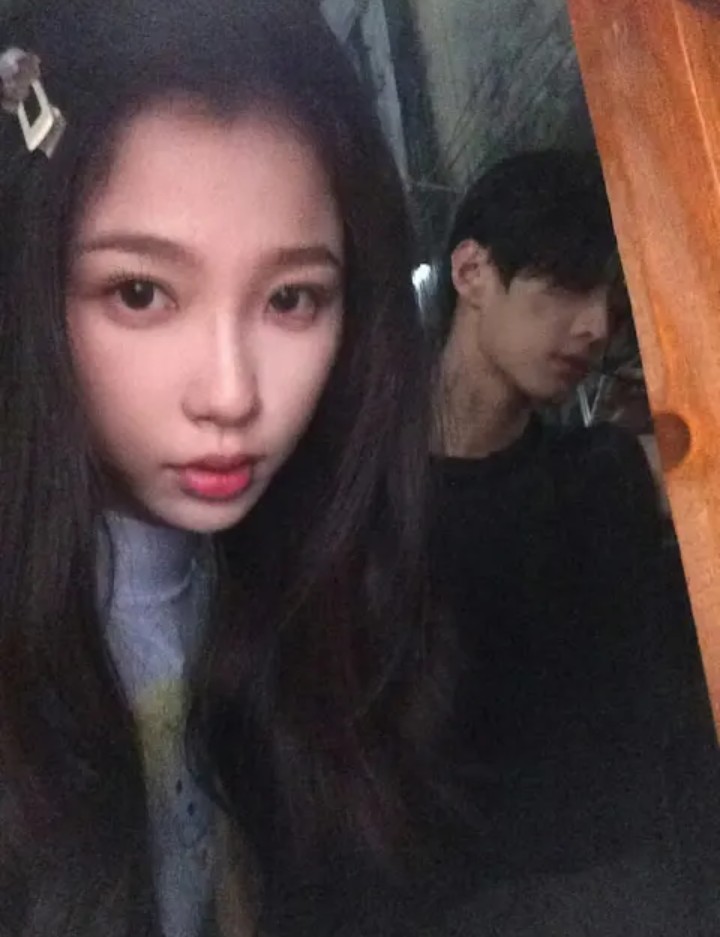 A moment captured by a fan of Esther Yu