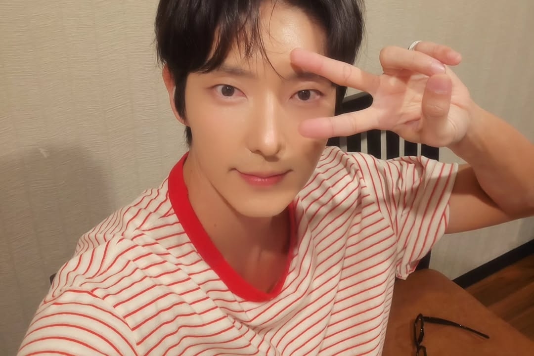 A moment captured by a fan of Lee Joongi