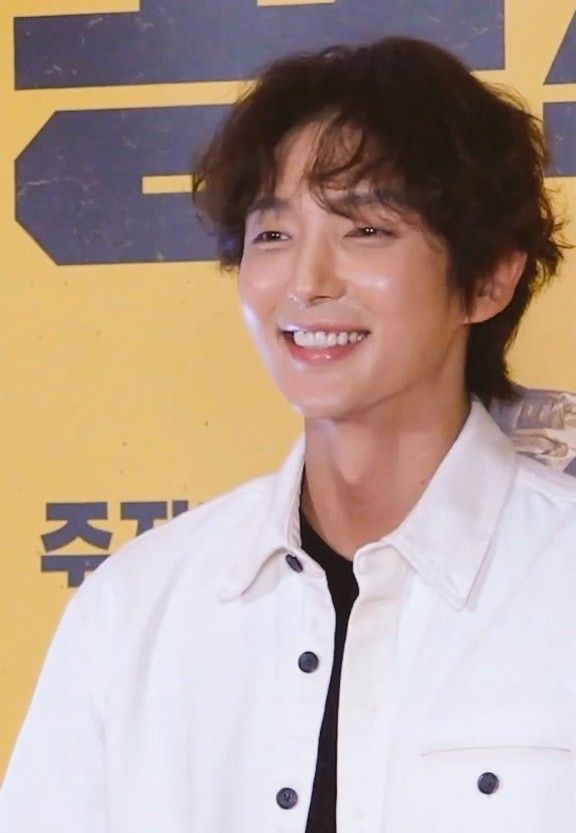 Recent activity shot of Lee Joongi