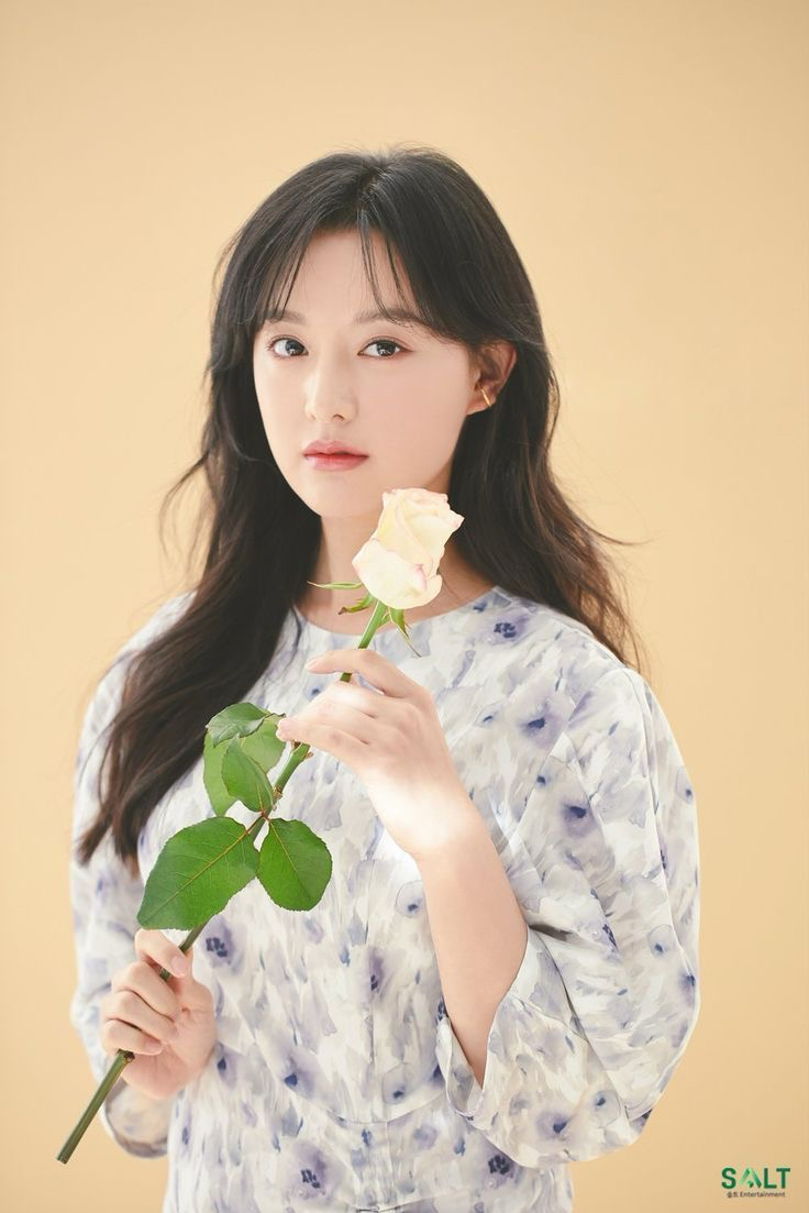 Behind-the-scenes cut of Kim Jiwon