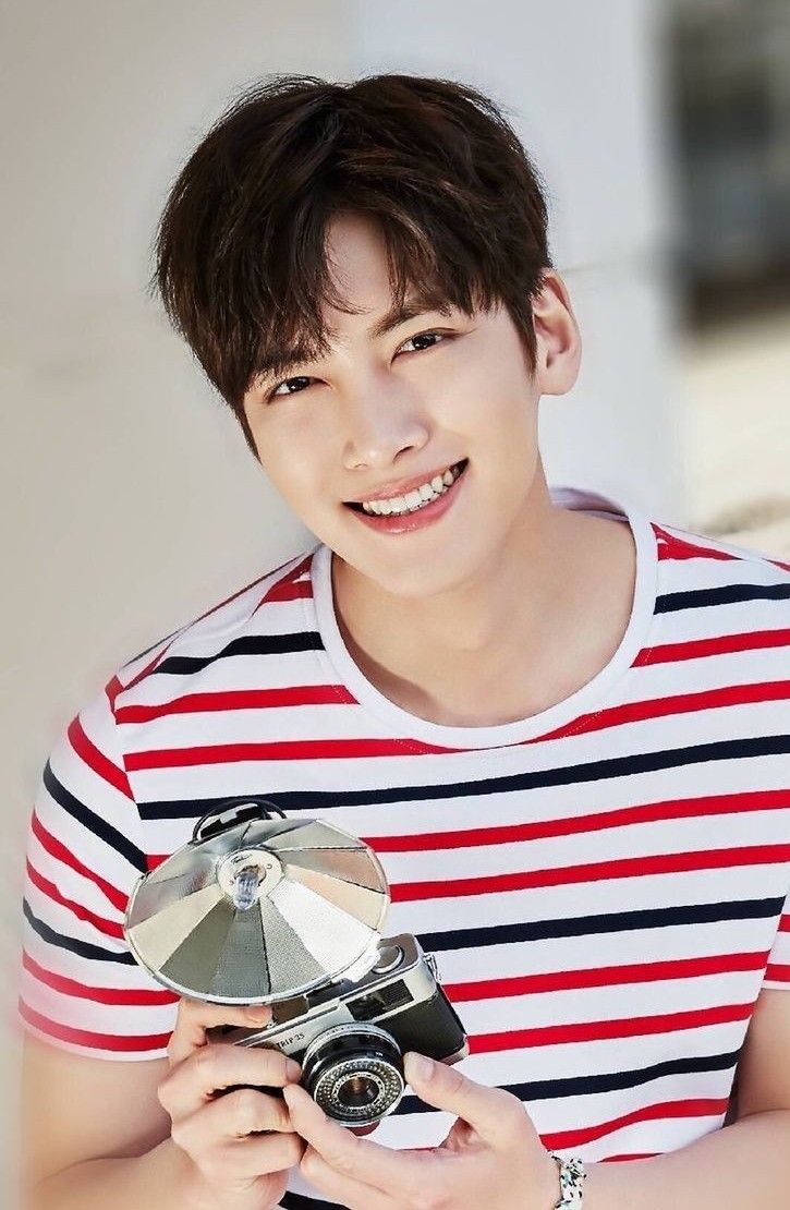 粉丝拍下的池昌旭瞬间