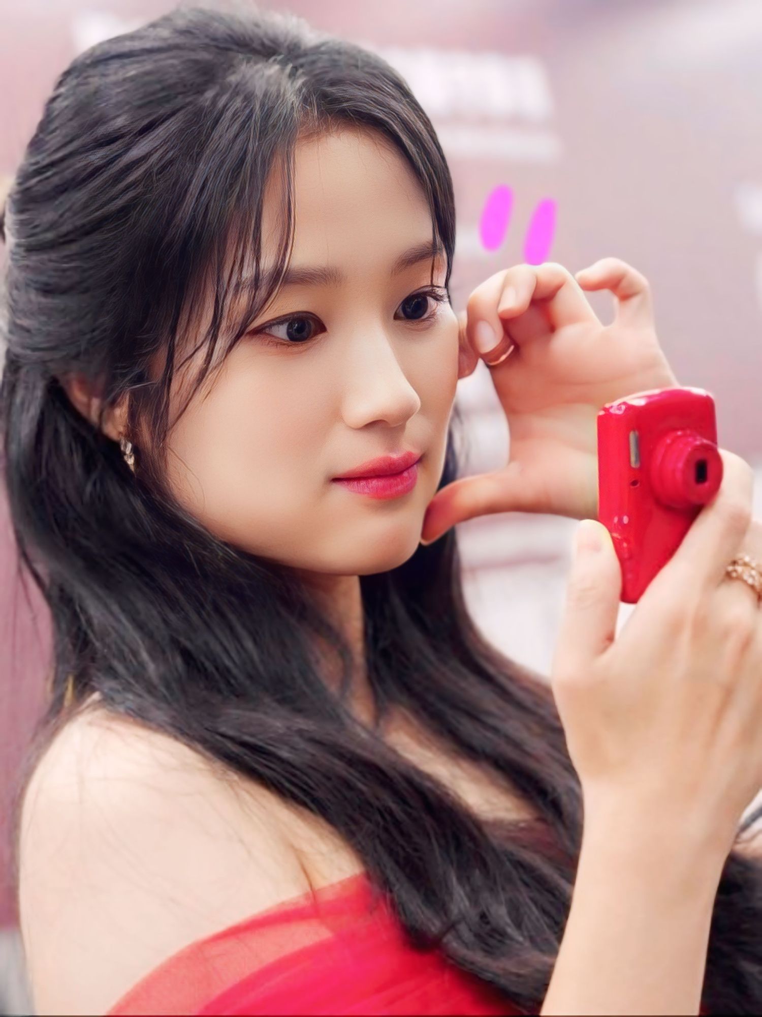 A moment captured by a fan of Kim Hyeyoon
