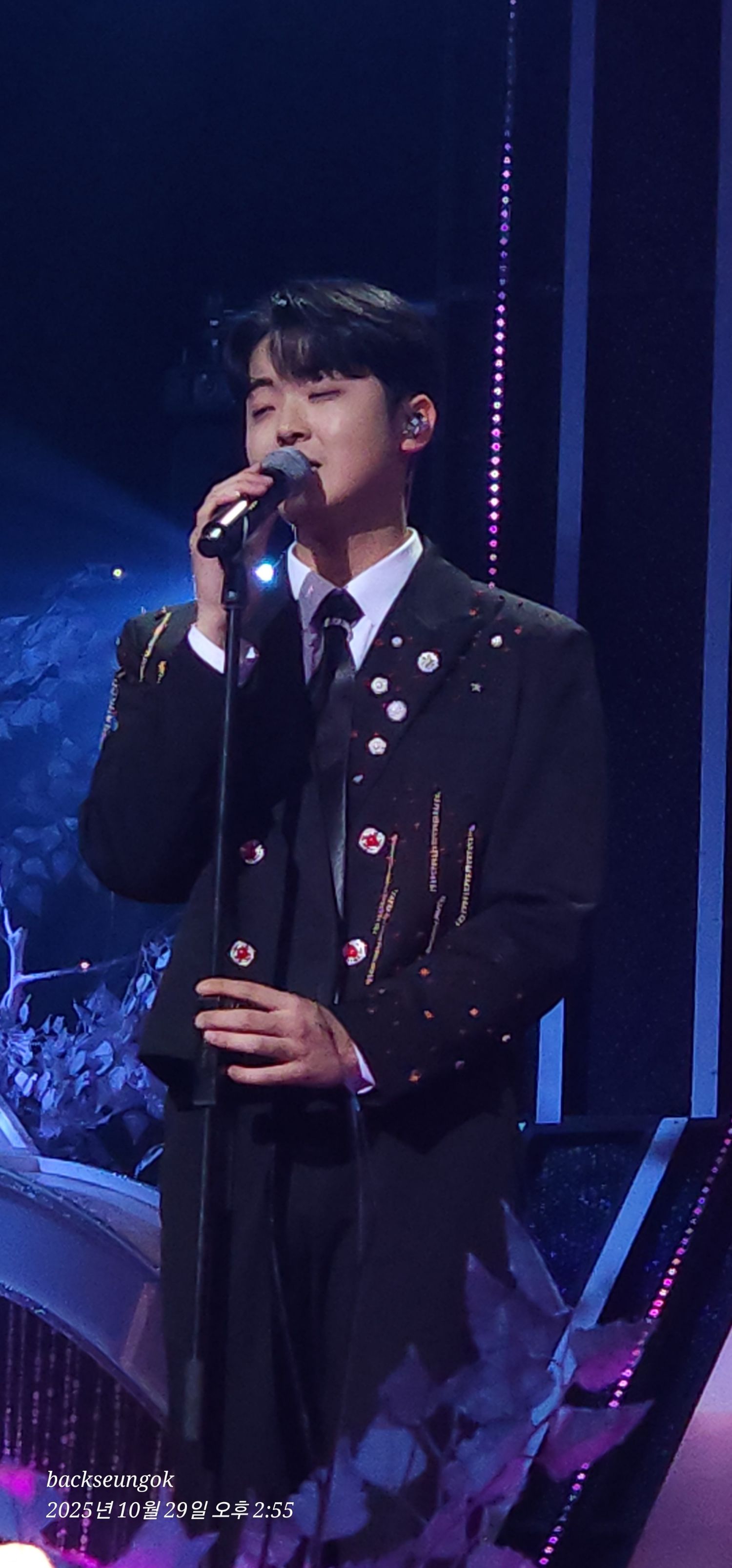 Emotional wallpaper shared by fans for Park Minsu