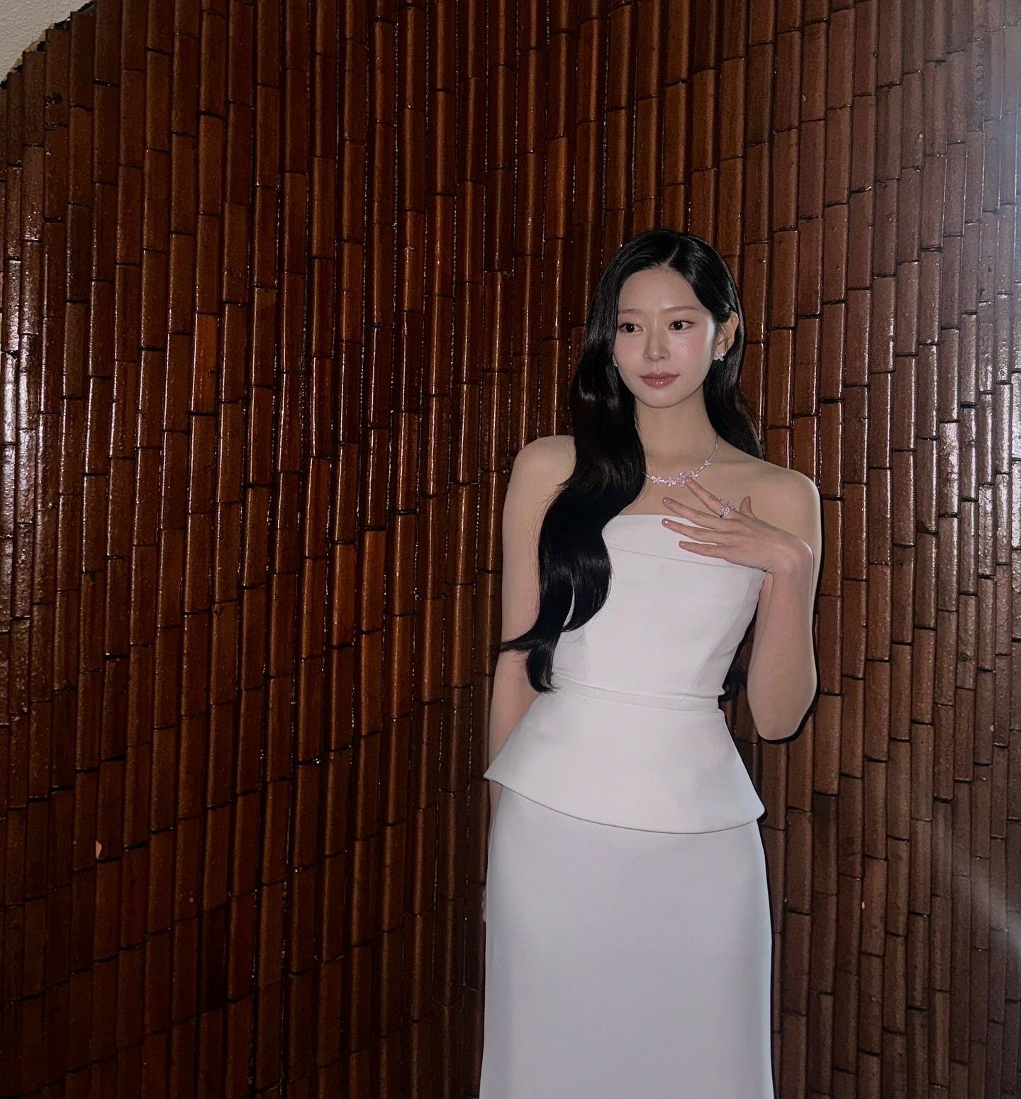 Behind-the-scenes cut of Kim Minju