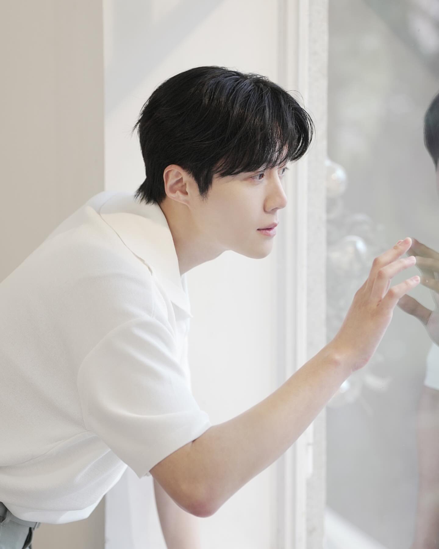Behind-the-scenes cut of Kim Seonho