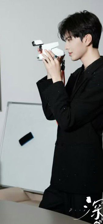 Behind-the-scenes cut of Bi Wenjun