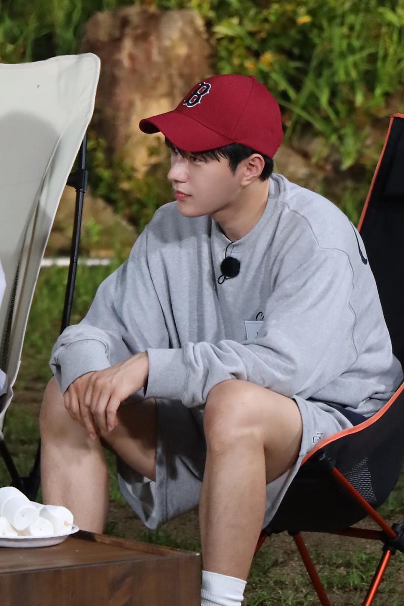 Recent activity shot of Kim Myungsoo (L)