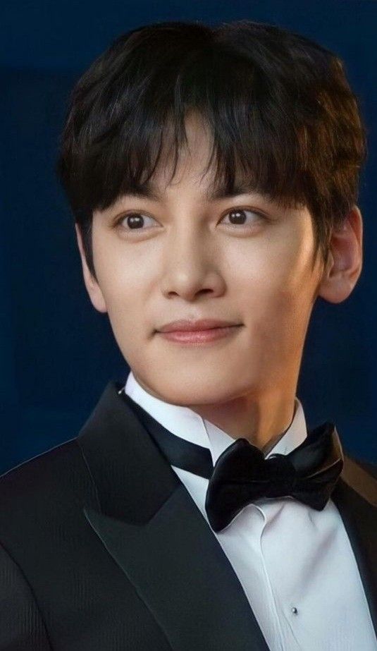 Behind-the-scenes cut of Ji Changwook