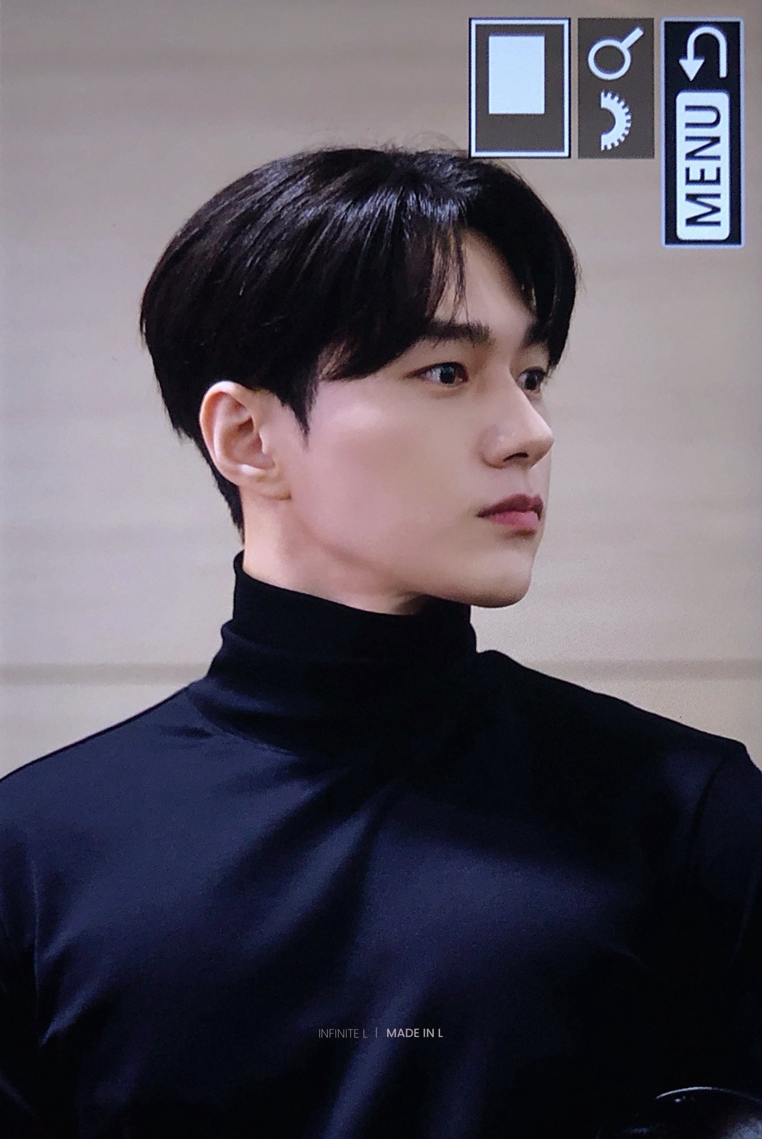 A moment captured by a fan of Kim Myungsoo (L)