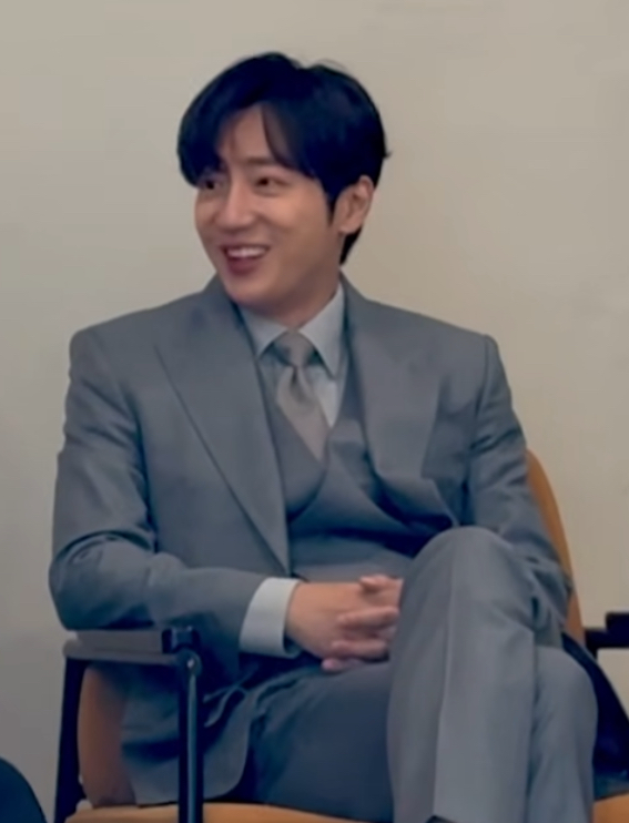 A moment captured by a fan of Lee Sangyeob